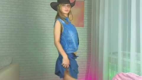 strawberryglow @ chaturbate on 20251117