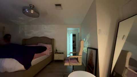 ella_ella_ella_ay @ chaturbate on 20251118