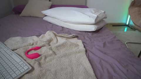 new_dee @ chaturbate on 20251118