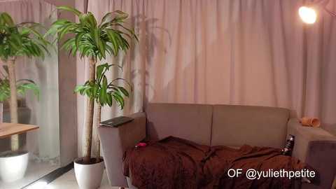 yuliethpetite @ chaturbate on 20251118