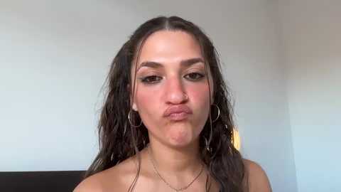 emmababy2322 @ chaturbate on 20251119