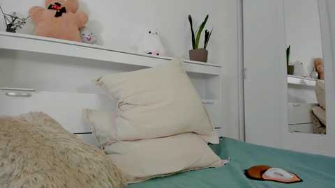 crystalnut @ chaturbate on 20251120