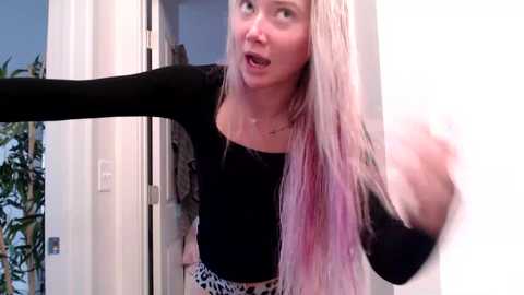 lilyyymonroee @ chaturbate on 20251122