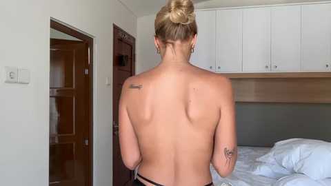 livslifee @ chaturbate on 20251125