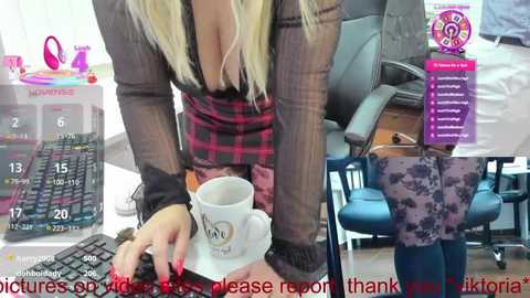 milf_viktoria @ chaturbate on 20251126