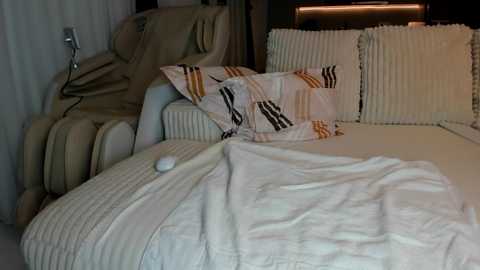 saradiamond01 @ chaturbate on 20251126