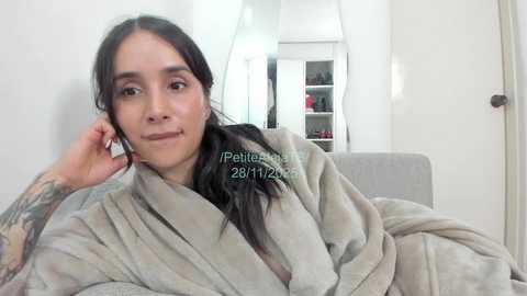 petitealejats @ chaturbate on 20251128