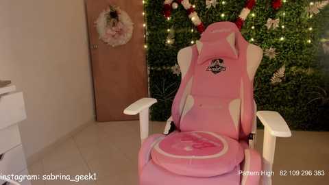 sabrina_geek @ chaturbate on 20251128