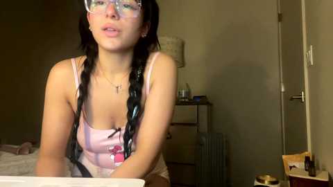 esoterickitten777 @ chaturbate on 20251129