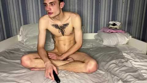 emiliacouple @ chaturbate on 20251202