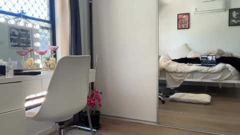 luvlivvyy @ chaturbate on 20251202