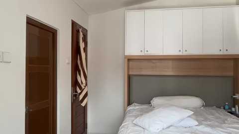 livslifee @ chaturbate on 20251204