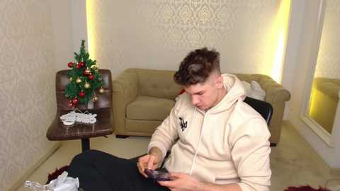 maxkaiden @ chaturbate on 20251205