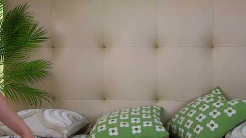 pinkadele @ chaturbate on 20251205