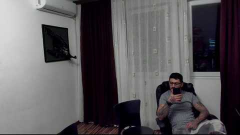 jonnyporn1 @ chaturbate on 20251206