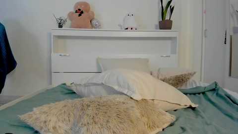 crystalnut @ chaturbate on 20251207