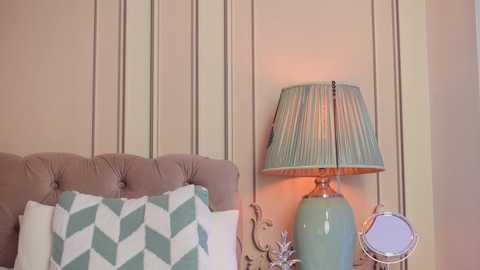 mayavixxen @ chaturbate on 20251208