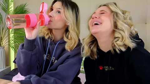 pinkadele @ chaturbate on 20251211