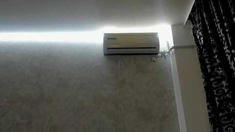 v_deville @ chaturbate on 20251214