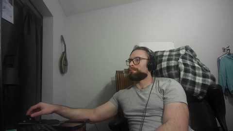 nosedfc @ chaturbate on 20251216