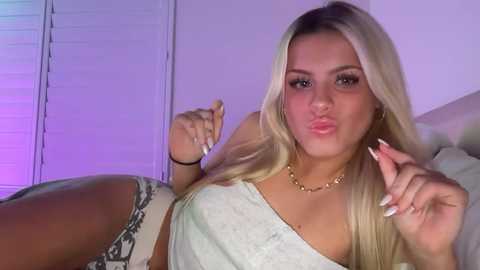 ella_hill @ chaturbate on 20251217