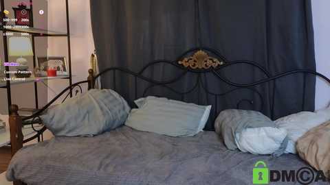 ema_strike @ chaturbate on 20251217