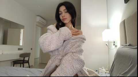 milla_bella @ chaturbate on 20251220