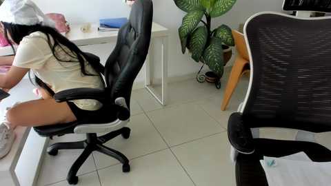 emillybrowm @ chaturbate on 20251223