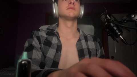 bluskyzz @ chaturbate on 20251224