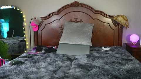 oh_lovely_girl @ chaturbate on 20251228