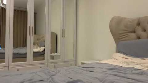 schoolteach @ chaturbate on 20251228