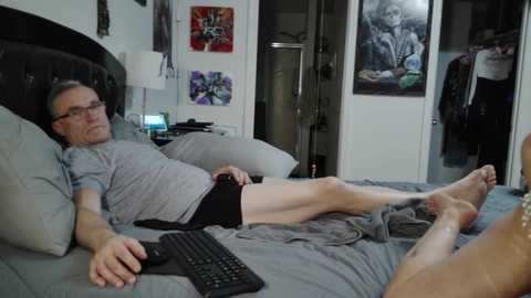 spankandsubmit @ chaturbate on 20251231