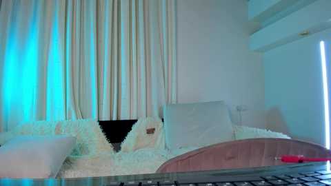 honeymoann @ chaturbate on 20260104