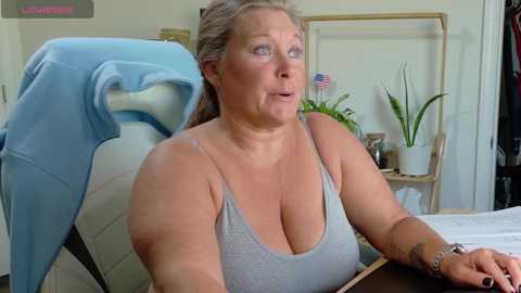 curiouscouple3143 @ chaturbate on 20260105