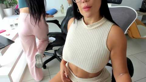 emillybrowm @ chaturbate on 20260106