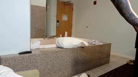 kibrombariu45 @ chaturbate on 20260106