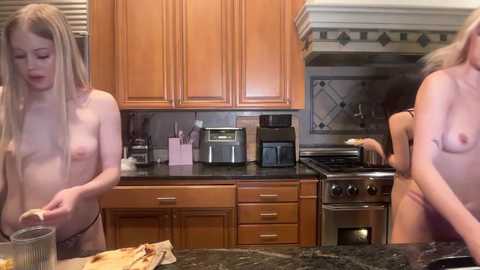 lunarose17 @ chaturbate on 20260106