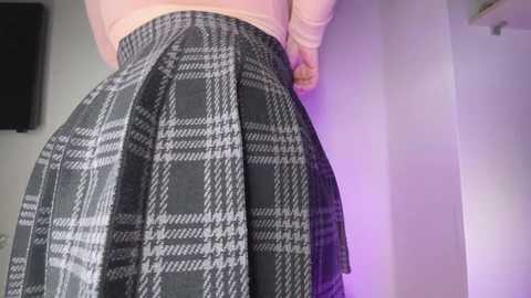 neonjade @ chaturbate on 20260107