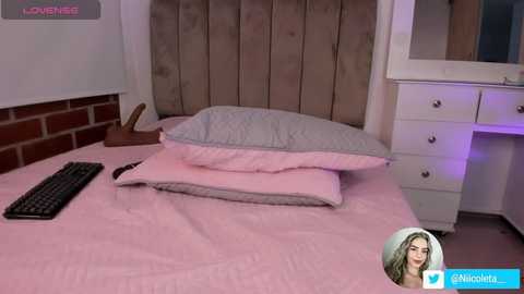 niicoleta2 @ chaturbate on 20260107