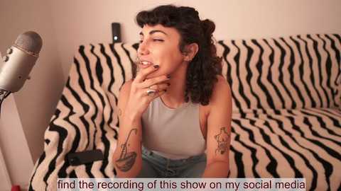 venus_in_jeans @ chaturbate on 20260110