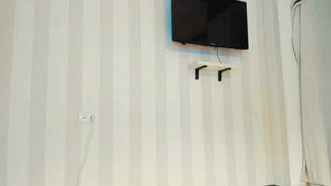 laumalove @ chaturbate on 20260211