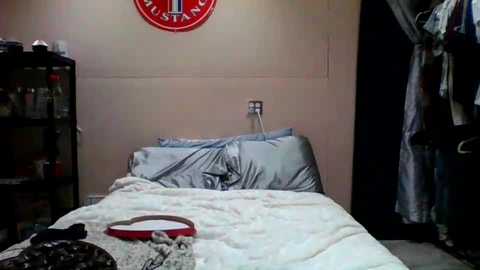 felicityshocks @ chaturbate on 20260216