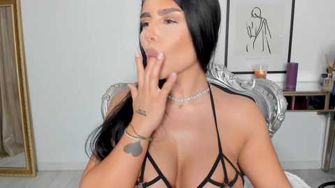 moniqueeass @ chaturbate on 20260217