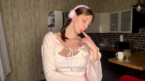 minmee @ chaturbate on 20260218