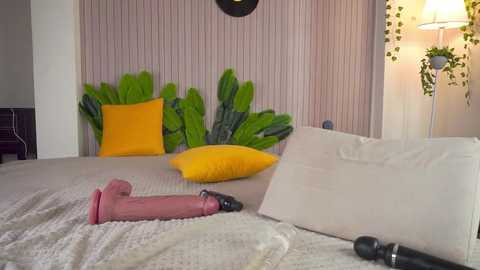 cassieholland @ chaturbate on 20260219