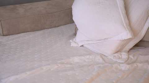 moan_elisa @ chaturbate on 20260223