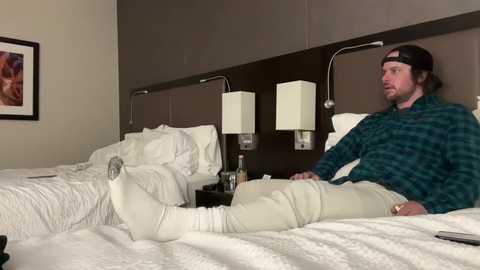 mr_mrs_glitter @ chaturbate on 20260225