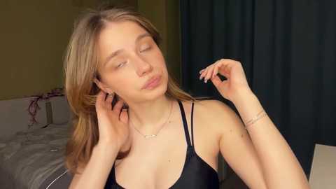 laurineleconey @ chaturbate on 20260301