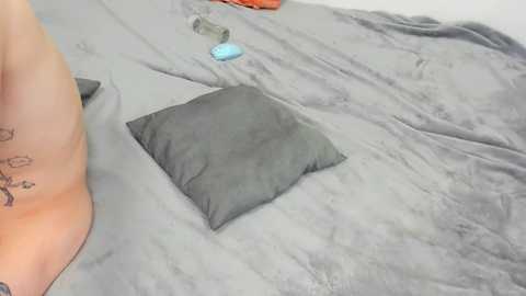 raveneusbiter @ chaturbate on 20260308