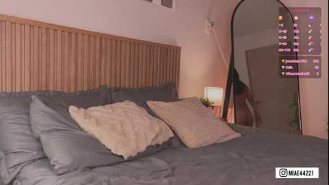 _e_m_m_a_1 @ chaturbate on 20260310